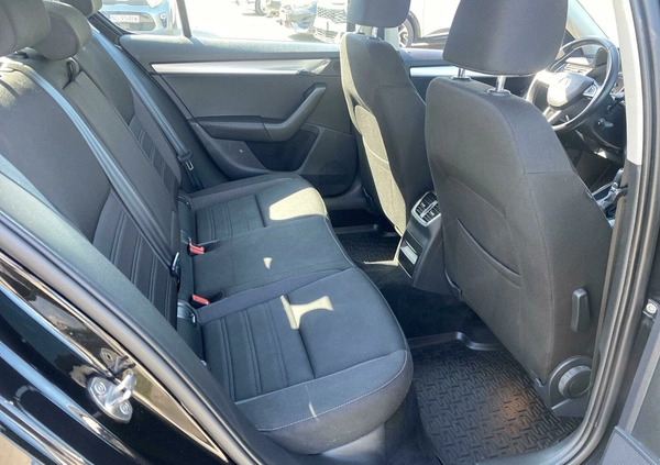 Skoda Octavia cena 72900 przebieg: 78671, rok produkcji 2019 z Starogard Gdański małe 301